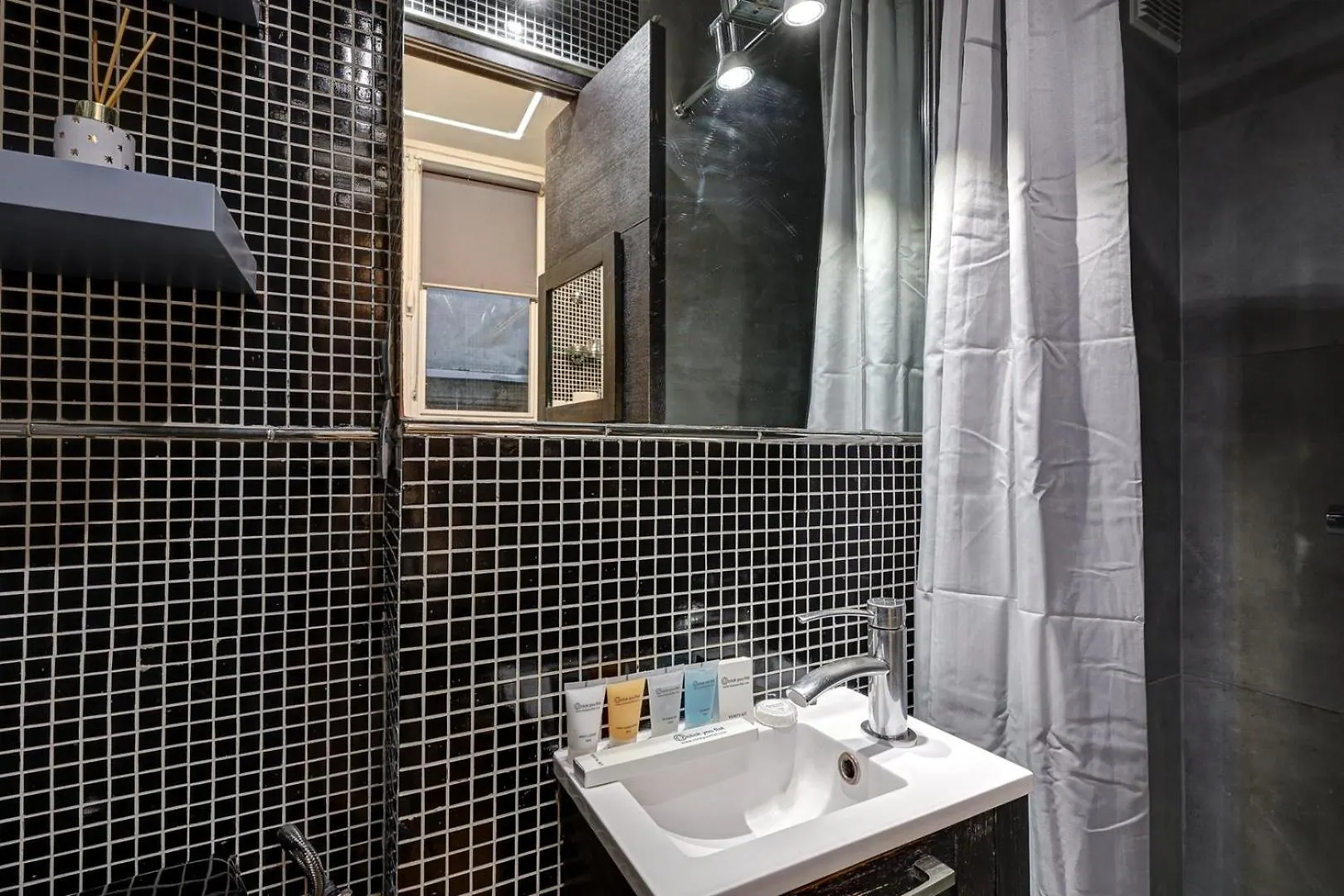 668 Sarah - Superb In Apartment Paris